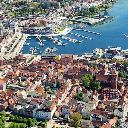 Hafendomicil Mueritz - Am Stadthafen *